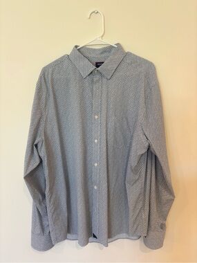 UNTUCKit Light Blue Micro-Pattern Casual Button-Down Shirt